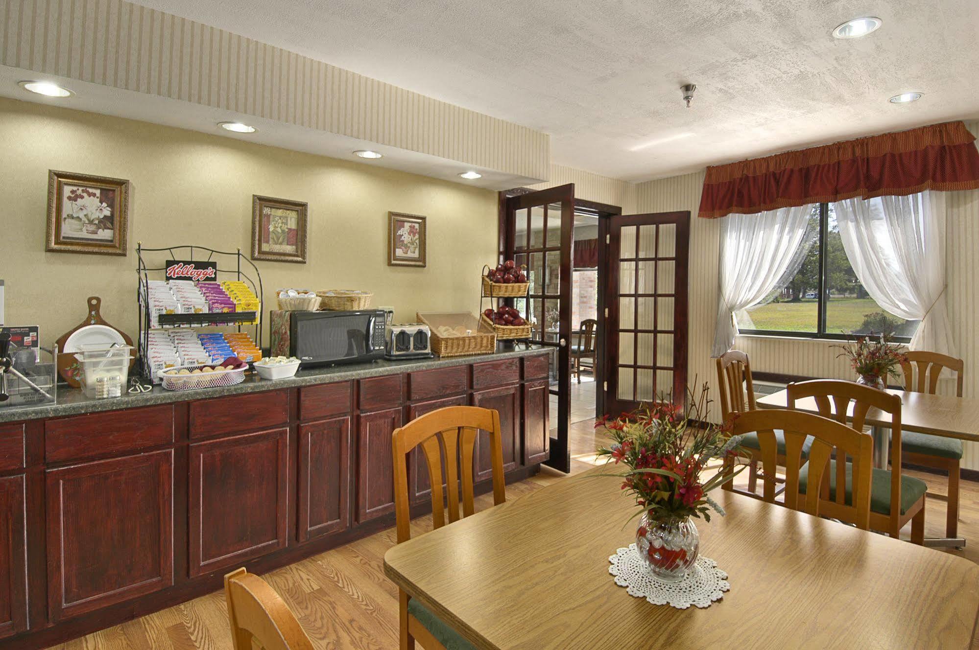 Baymont By Wyndham Muskegon Otel Restoran fotoğraf